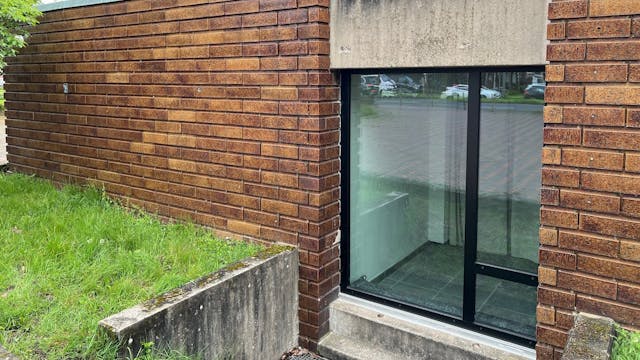 Das neue Fenster im Museum für Ostasiatische Kunst ist eine Spezialanfertigung aus Sicherheitsglas.