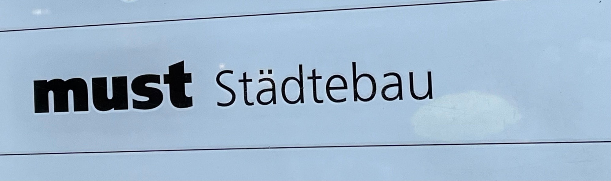 Schild des Kölner Stadtplanungsbüros „must“