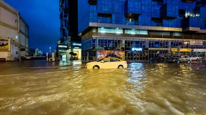 Heftige Regenfälle haben Dubai am Dienstag in ein Chaos gestürzt.