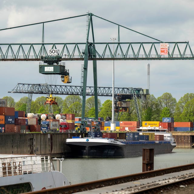 Der Niehler Hafen im Kölner Norden ist ein wichtiger Umschlagplatz für die Region