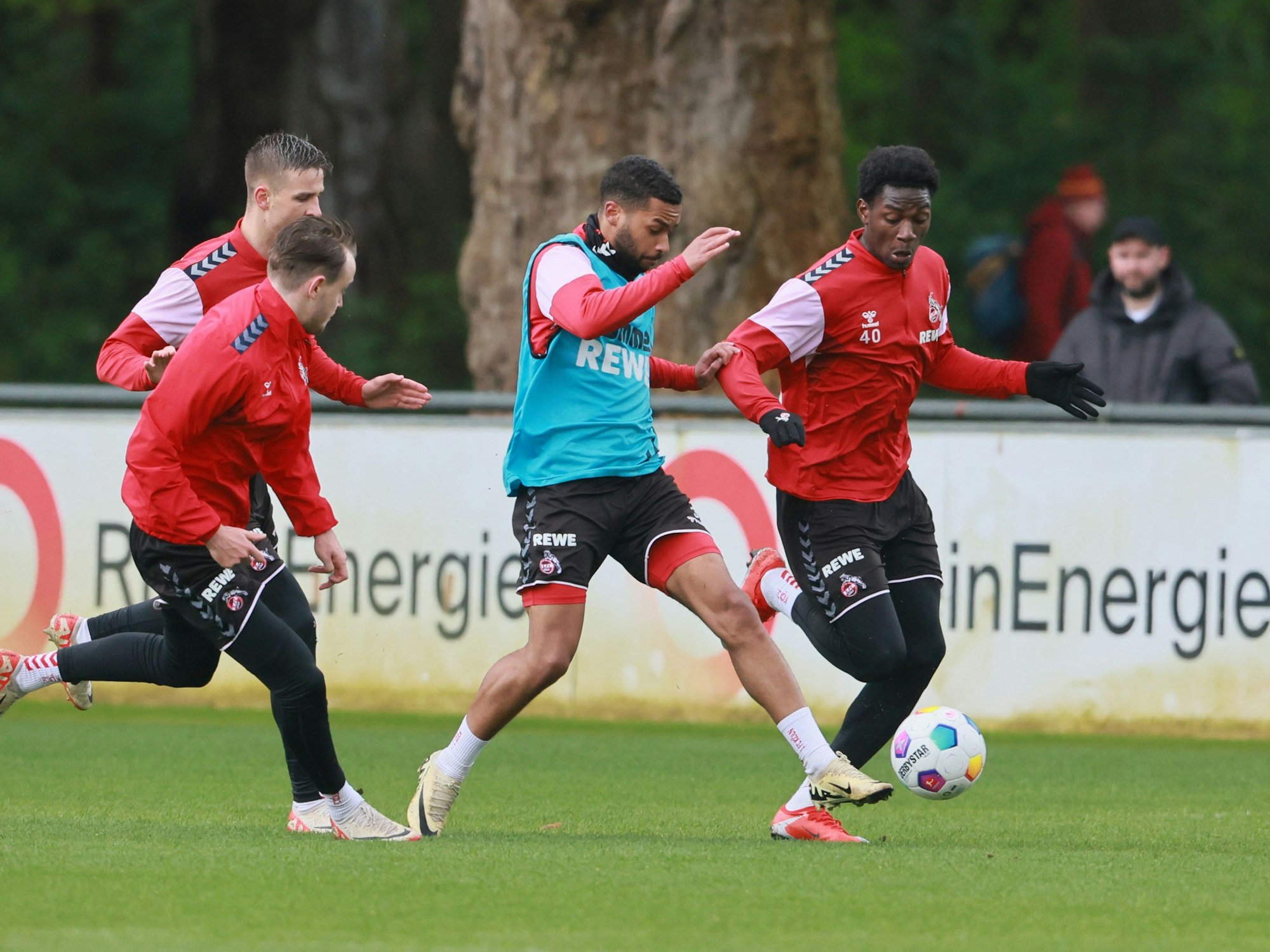 1. FC Köln, Training, von rechts: faride Alidou, Linton Maina (1. FC Köln), 17.04.2024, Bild: Herbert Bucco