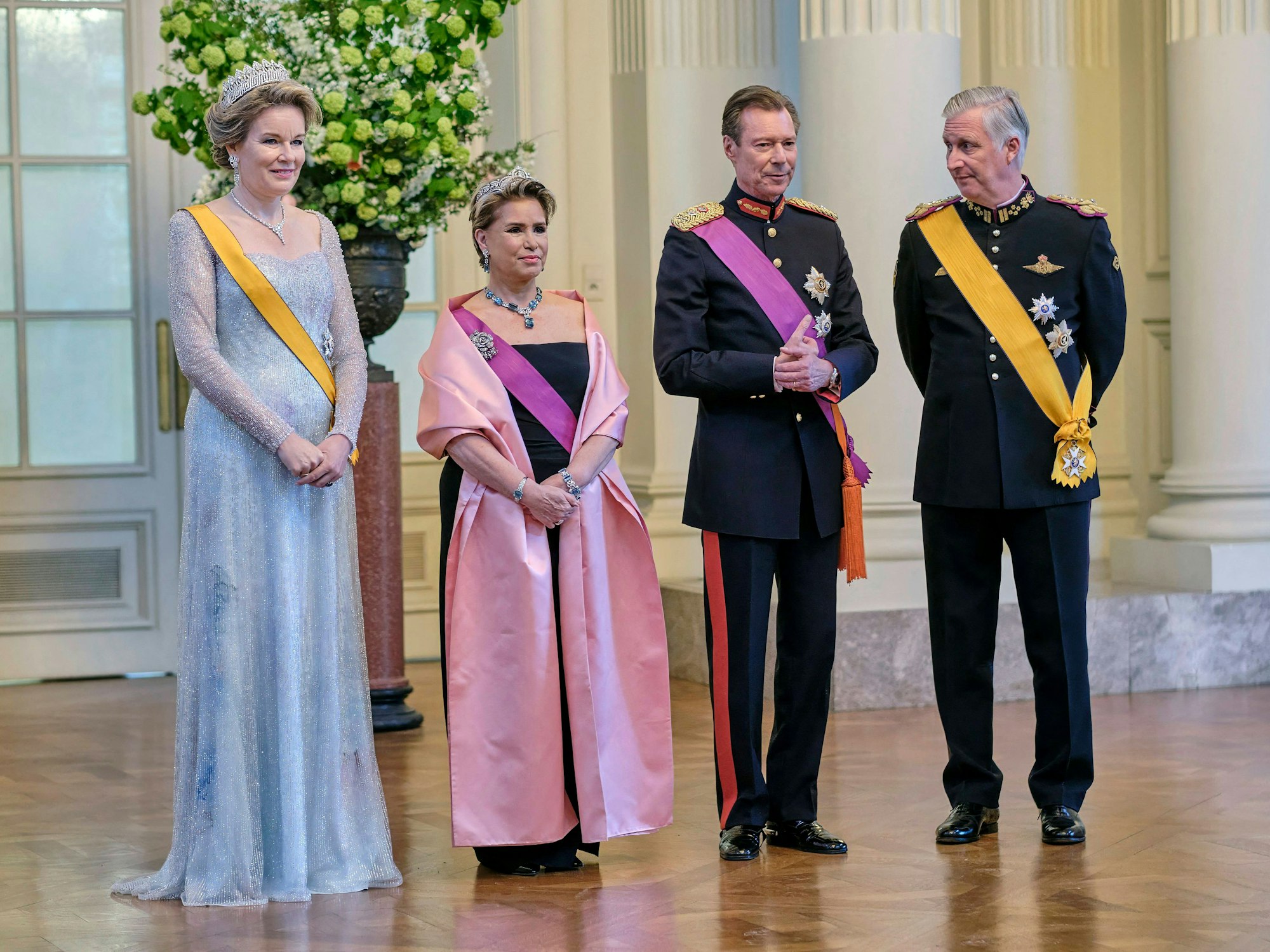 Königin Mathilde, Großherzogin Maria-Teresa, Großherzog Henri und König Philippe vor dem Staatsbankett.
