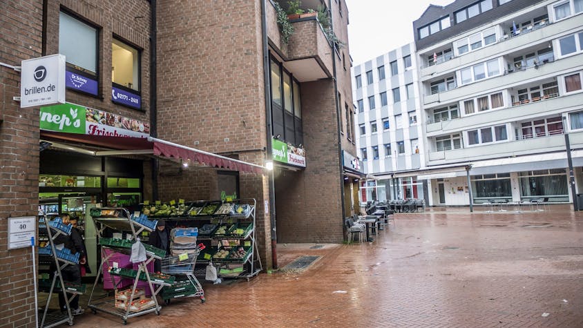 Zwei Läden in Opladen an der Kölner Straße 40 werden Zwangsversteigert. Foto: Ralf Krieger