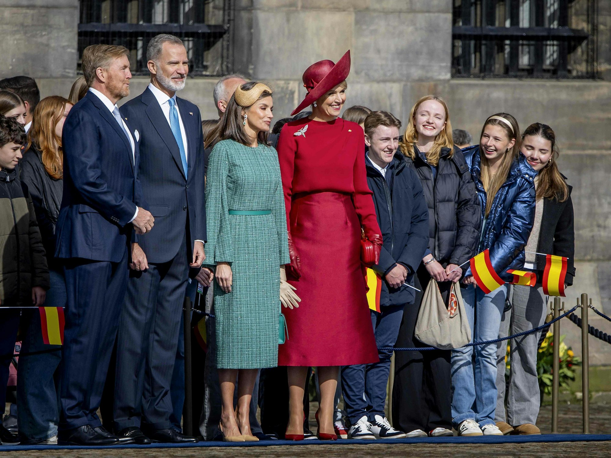 König Willem-Alexander, König Felipe, Königin Letitzia und Königin Máxima bei der Begrüßung.