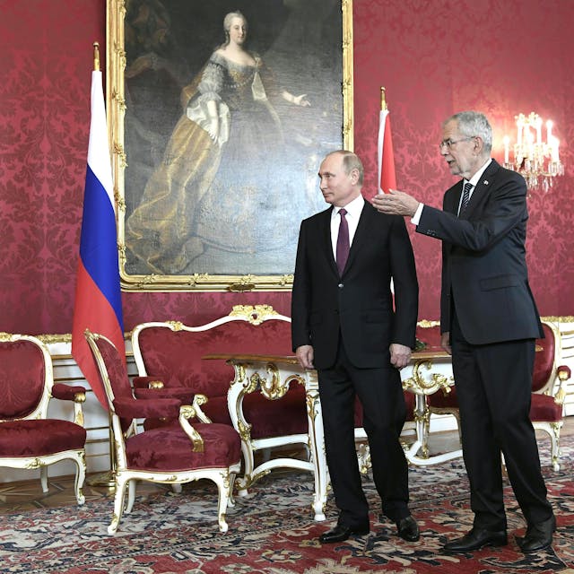 Juni 2018: Wladimir Putin (l.) wird von Alexander Van der Bellen in der Wiener Hofburg empfangen.