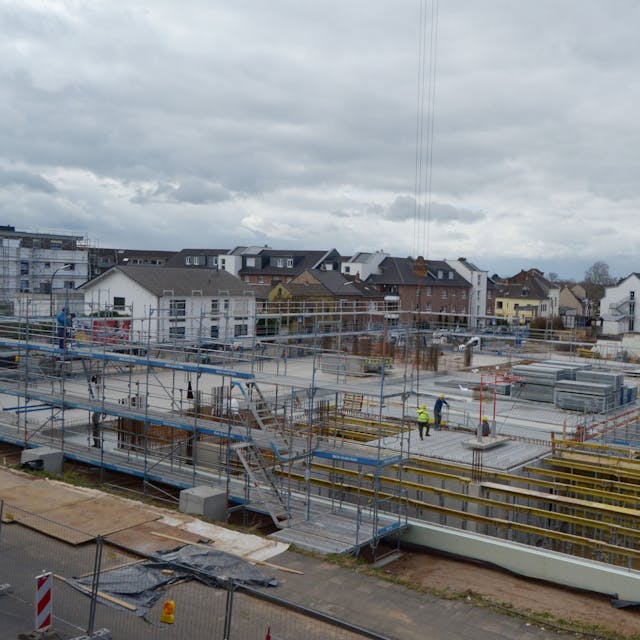 Das Bild zeigt die Baustelle für das neue Rathaus der Stadt Euskirchen auf dem Eckgrundstück Roitzheimer Straße/An der Vogelrute.