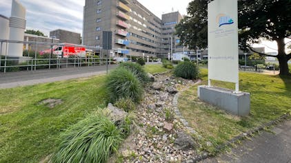 Blick auf das Krankenhaus Porz. Foto von René Denzer