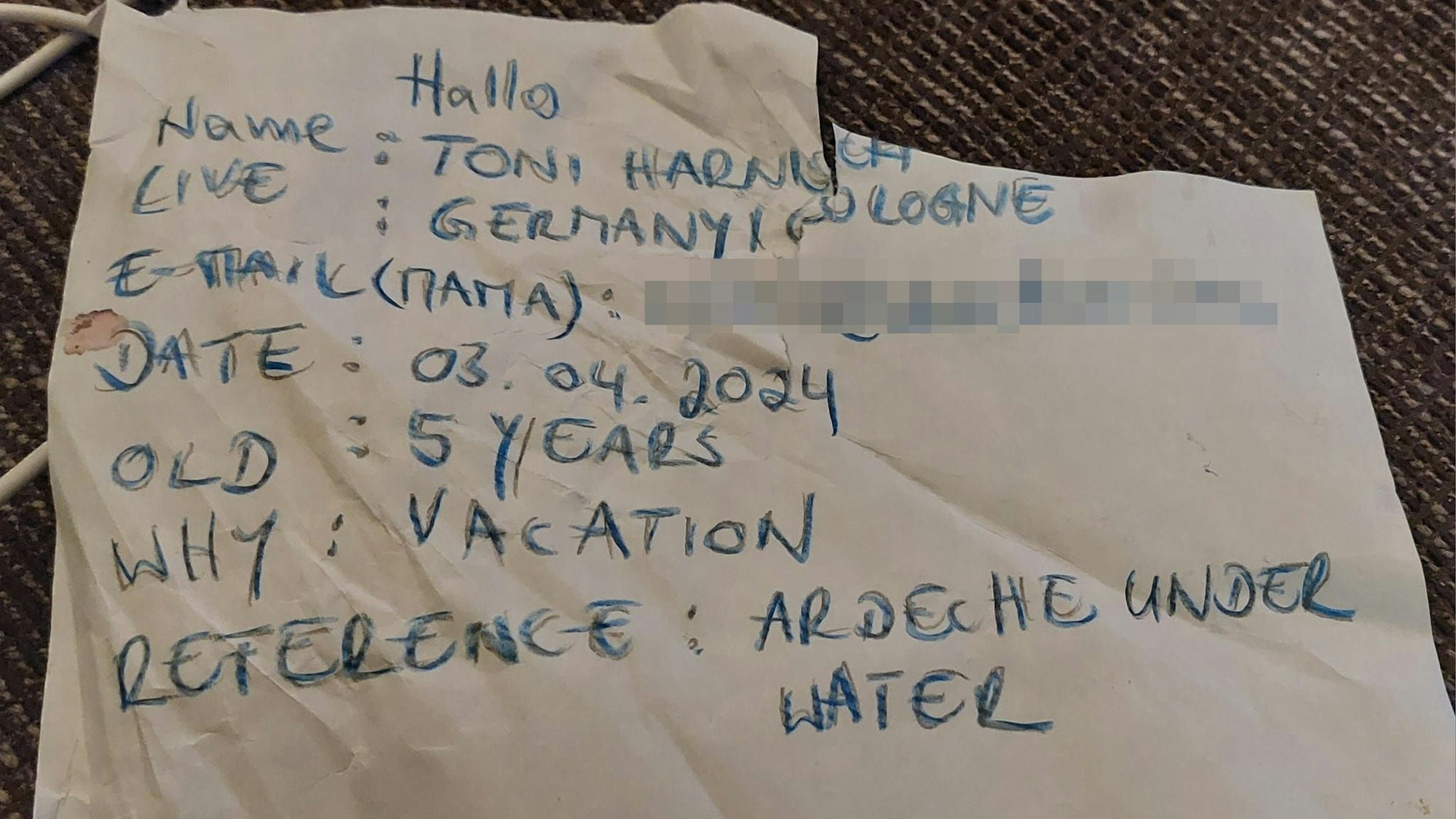 Brief aus der Flaschenpost, die von einem fünfjährigen Kölner in Frankreich ins Meer geworfen und von einem Niederländer gefunden wurde.