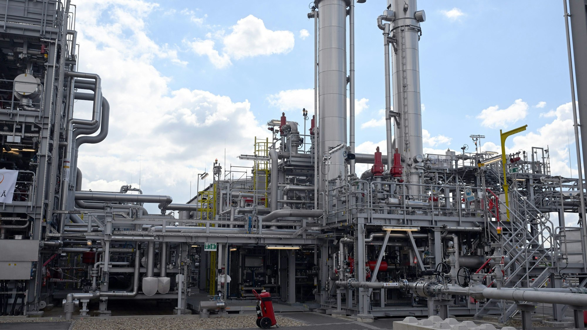 Die größte Bio-LNG-Anlage Deutschlands geht jetzt im im Energy & Chemicals Park Rheinland von Shell in Betrieb.