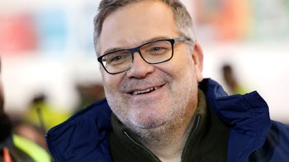 Elton, Moderator, steht am Eiskanal der Bob- und Rodelbahn in Winterberg, hier im November 2022.
