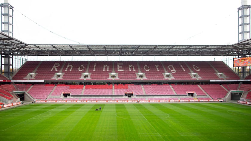 Nach dem 2:0-Erfolg des 1. FC Köln gegen Eintracht Frankfurt wurden bis zu 100 mutmaßliche Anhänger in eine Schlägerei verwickelt. Die Polizei ermittelt wegen schweren Landfriedensbruchs. (Archivbild)