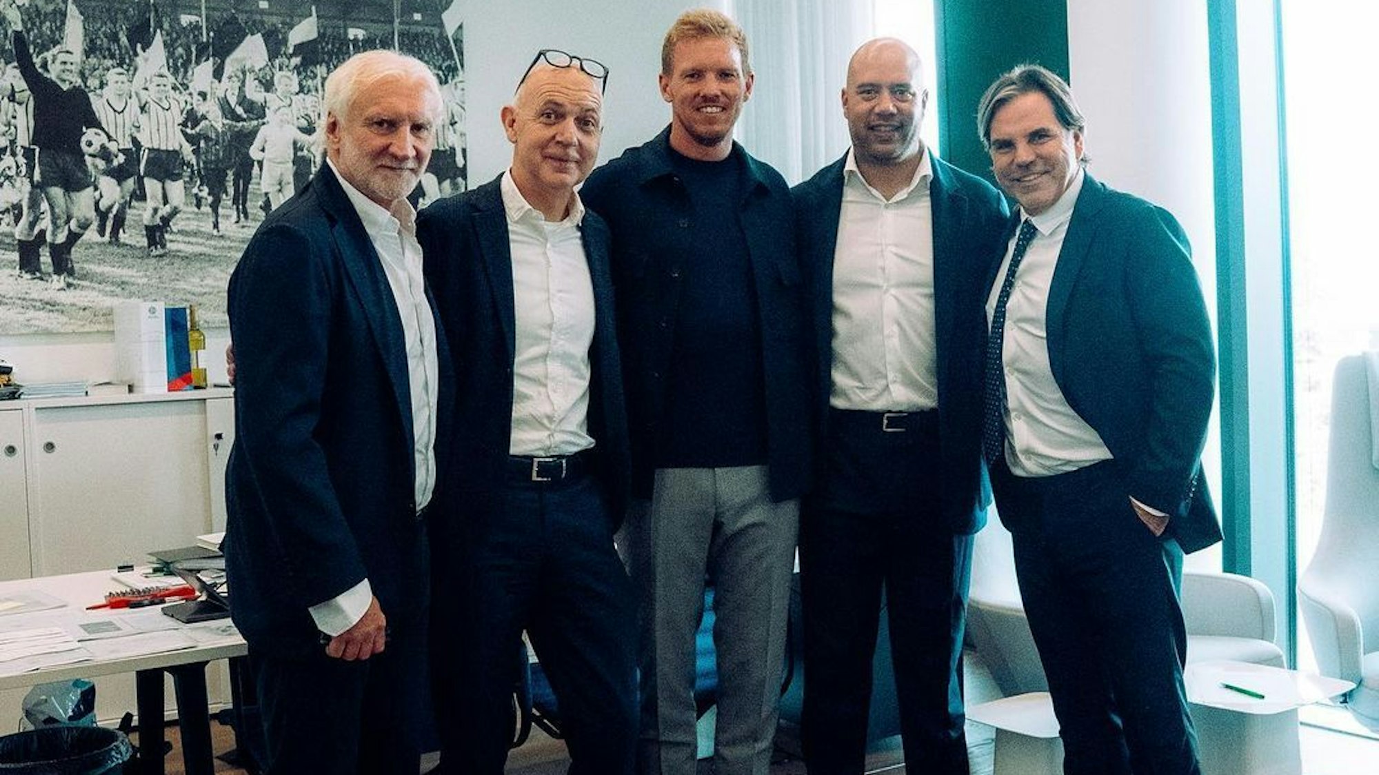 Volker Struth, Sascha Breese, Julian Nagelsmann, Bernd Neuendorf und Rudi Völler beim DFB.
