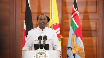 18.04.2024, Kenia, Nairobi: Kenias Präsident William Ruto spricht während einer Pressekonferenz, in der er den Tod des kenianischen Militärchefs, General Ogolla, bekannt gibt.&nbsp;