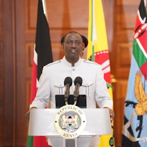18.04.2024, Kenia, Nairobi: Kenias Präsident William Ruto spricht während einer Pressekonferenz, in der er den Tod des kenianischen Militärchefs, General Ogolla, bekannt gibt.&nbsp;