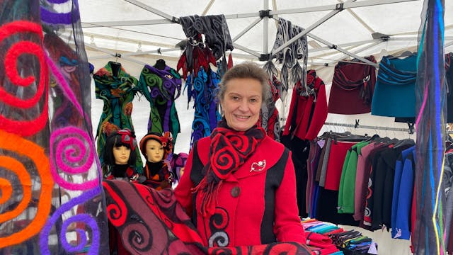 Das Bild zeigt Adeline Schoden an ihrem Stand auf dem Lechenicher Frühlingsmarkt.