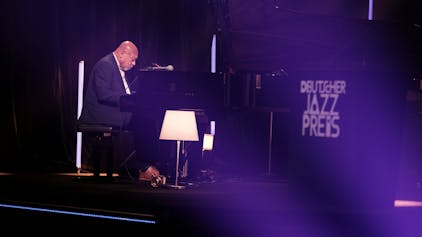 18.04.2024, Nordrhein-Westfalen, Köln: Der US-amerikanische Jazz-Pianist Kenny Barron hat den Deutschen Jazzpreis 2024 gewonnen.