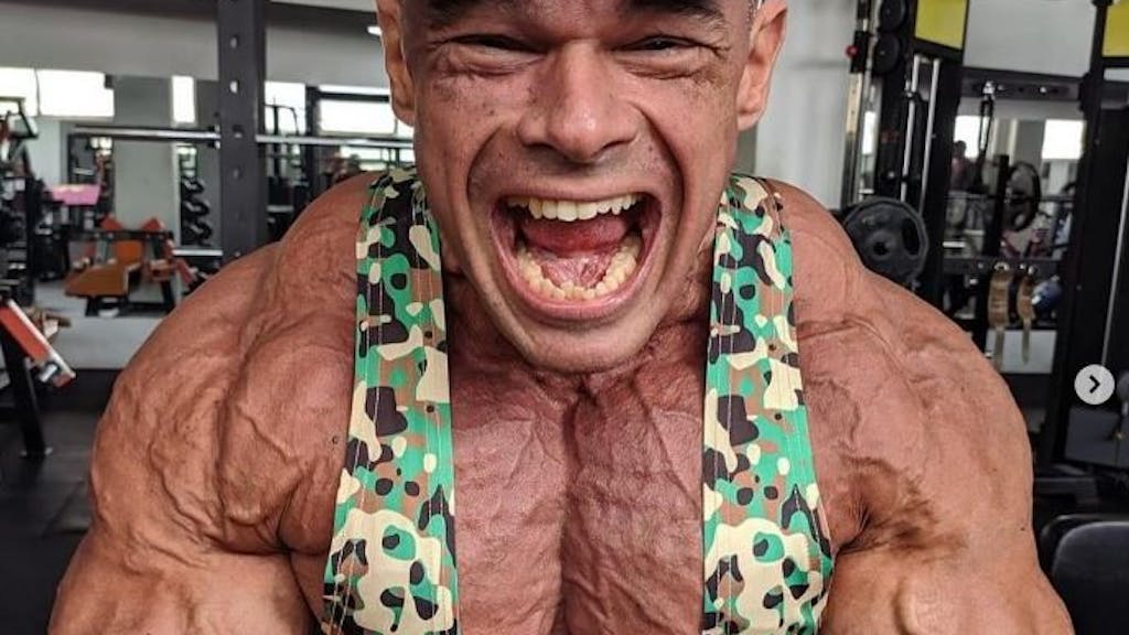 Der Bodybuilder und Influencer Marco Luis ist in Köln gestorben. Das Foto zeigt den Bodybuilder beim Posten.