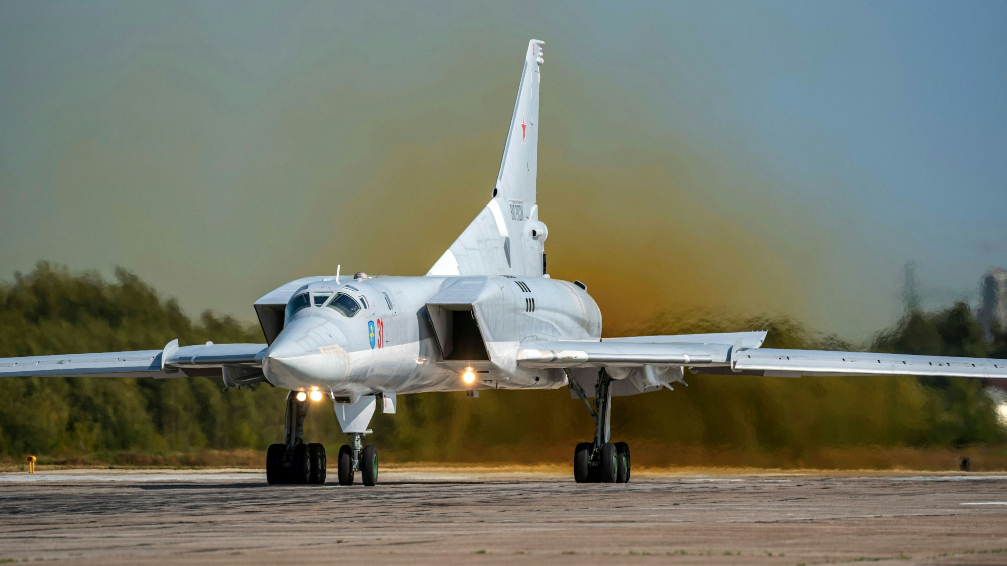 Ein Tu-22M3-Überschallbomber beim Start. (Archivbild)