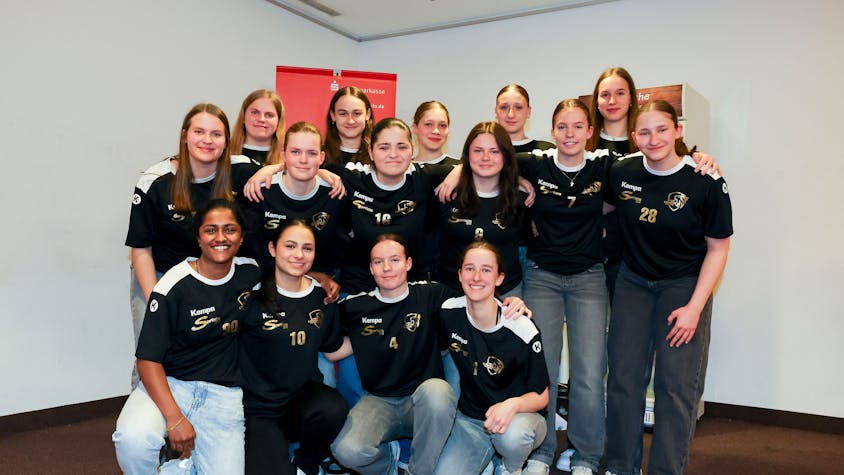 Gruppenfoto der B-Jugend-Handballerinnen der HBD Löwen Oberberg.&nbsp;