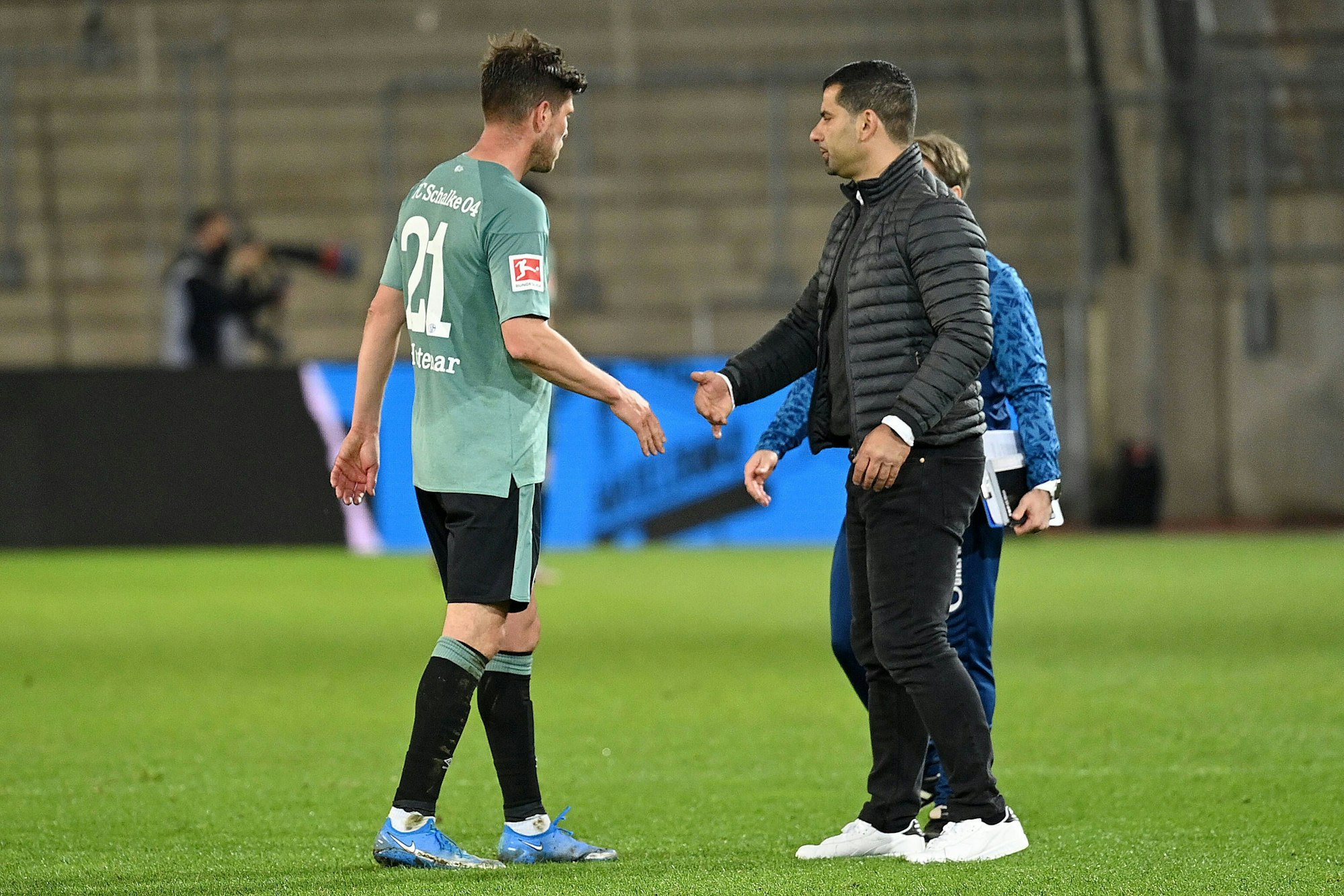Klaas-Jan Huntelaar Schalke und Trainer Dimitrios Grammozis sind enttäuscht nach dem besiegelten Abstieg.