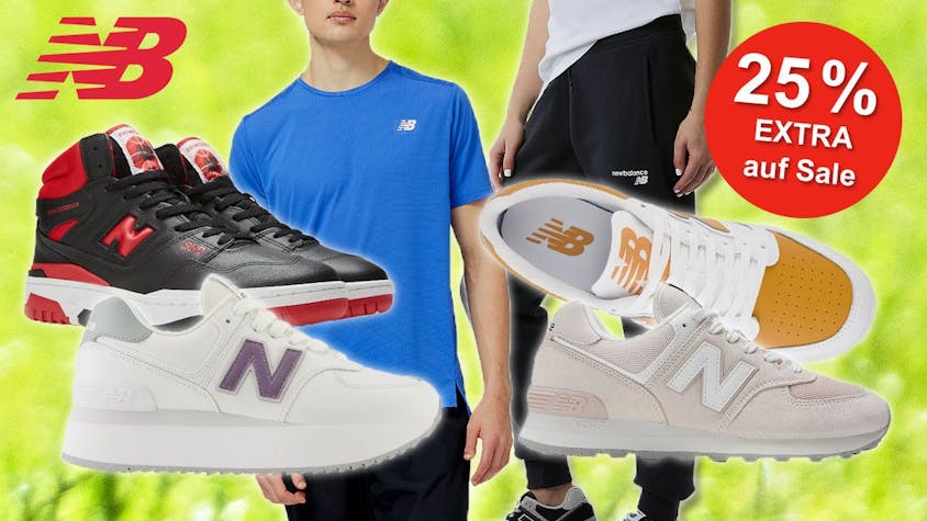 New Balance Sneaker und Modelle mit New Balance Sportkleidung vor Hintergrund mit Gras.