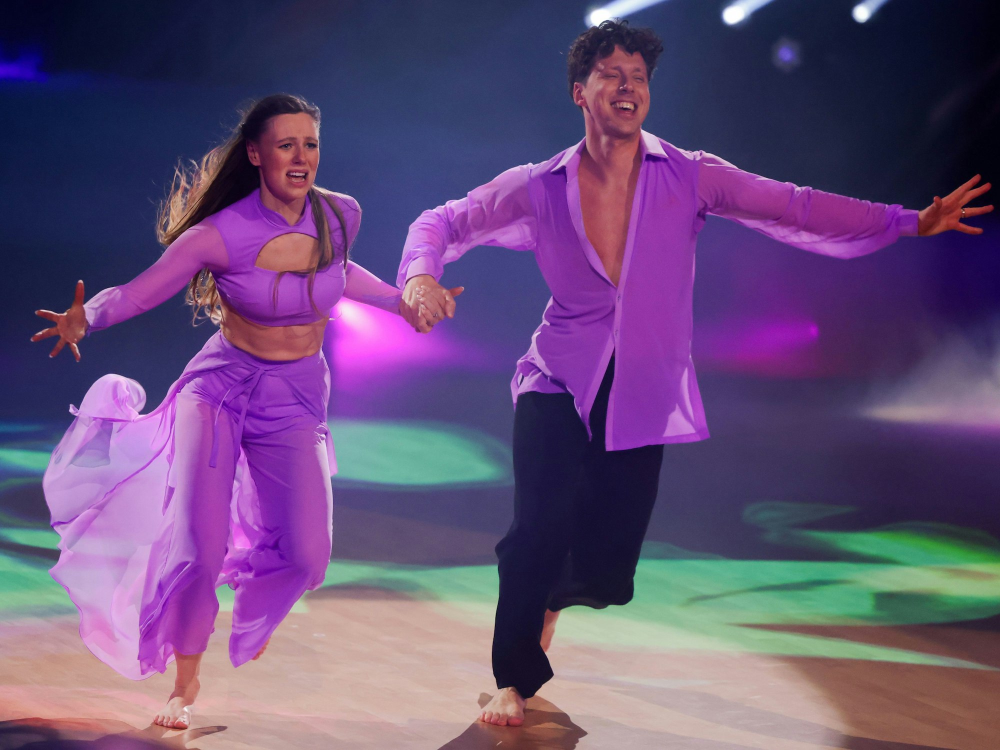 Ann-Kathrin Bendixen, Influencerin, und Valentin Lusin, Profitänzer, tanzen in der RTL-Tanzshow ·Let's Dance