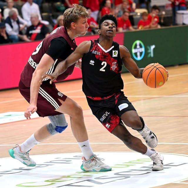 13.04.2024, Basketball-Bayer Giants - Bayern München II

rechts: Trey McBride (Bayer)

Foto: Uli Herhaus