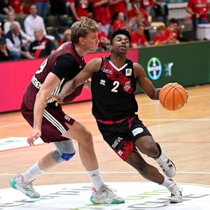 13.04.2024, Basketball-Bayer Giants - Bayern München II

rechts: Trey McBride (Bayer)

Foto: Uli Herhaus