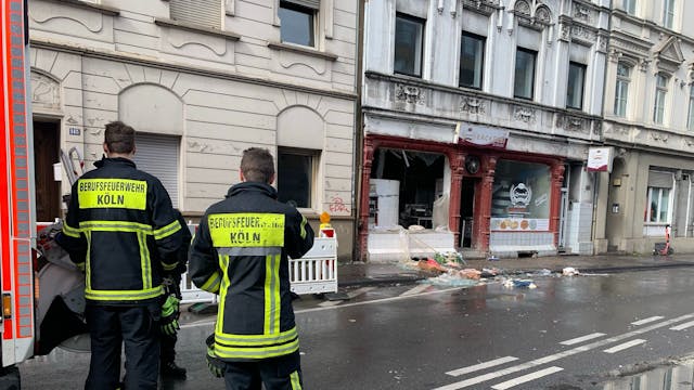 Bei der Verpuffung in einem Keller auf der Bergisch-Gladbacher Straße in Köln-Mülheim wurde auch eine Bäckerei zerstört.