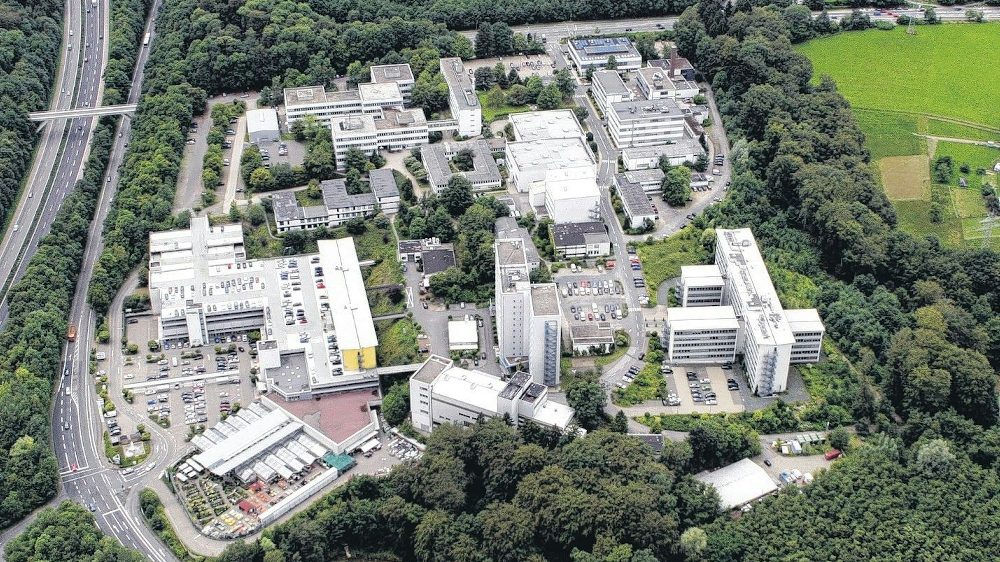 Luftbild des Bergisch Gladbacher Technologieparks, im 20. Jahrhundert Sitz der Firma Siemens Interatom.