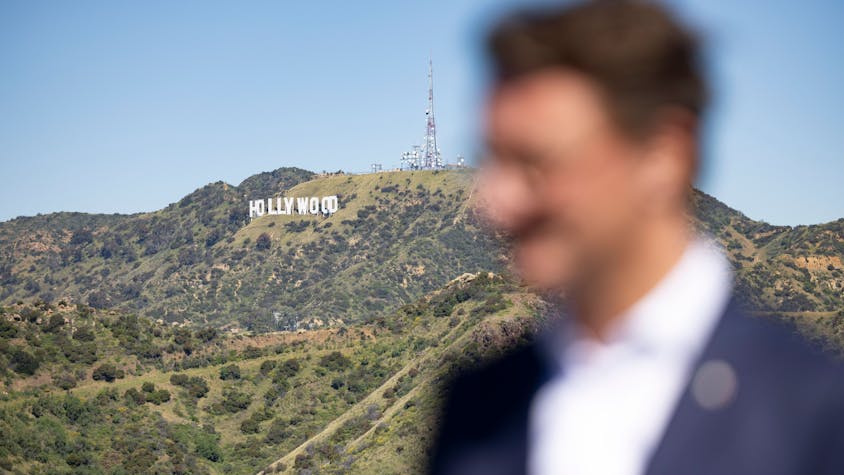 Hendrik Wüst, Ministerpräsident NRW, in Los Angeles, Kalifornien, USA am Hollywood-Zeichen
