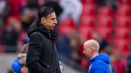 Kölns Sportdirektor Christian Keller muss nach der Partie gegen Darmstadt tief durchatmen.