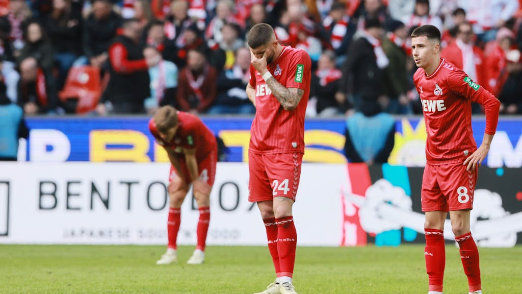 Die FC-Spieler Jeff Chabot und Denis Huseinbasic sind nach der Niederlage gegen Darmstadt enttäuscht.








