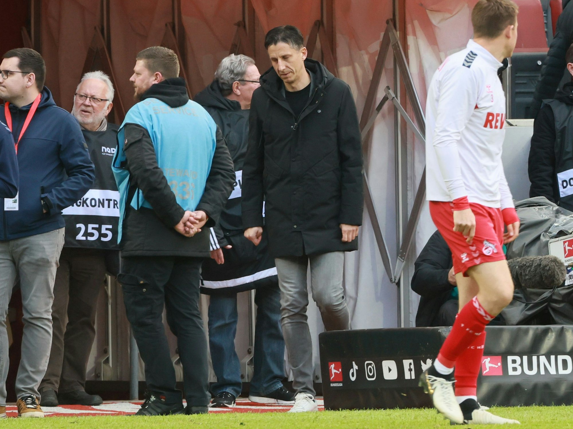 1. FC Köln gegen SV Darmstadt 98: Christian Keller (1. FC Köln) reagiert enttäuscht.