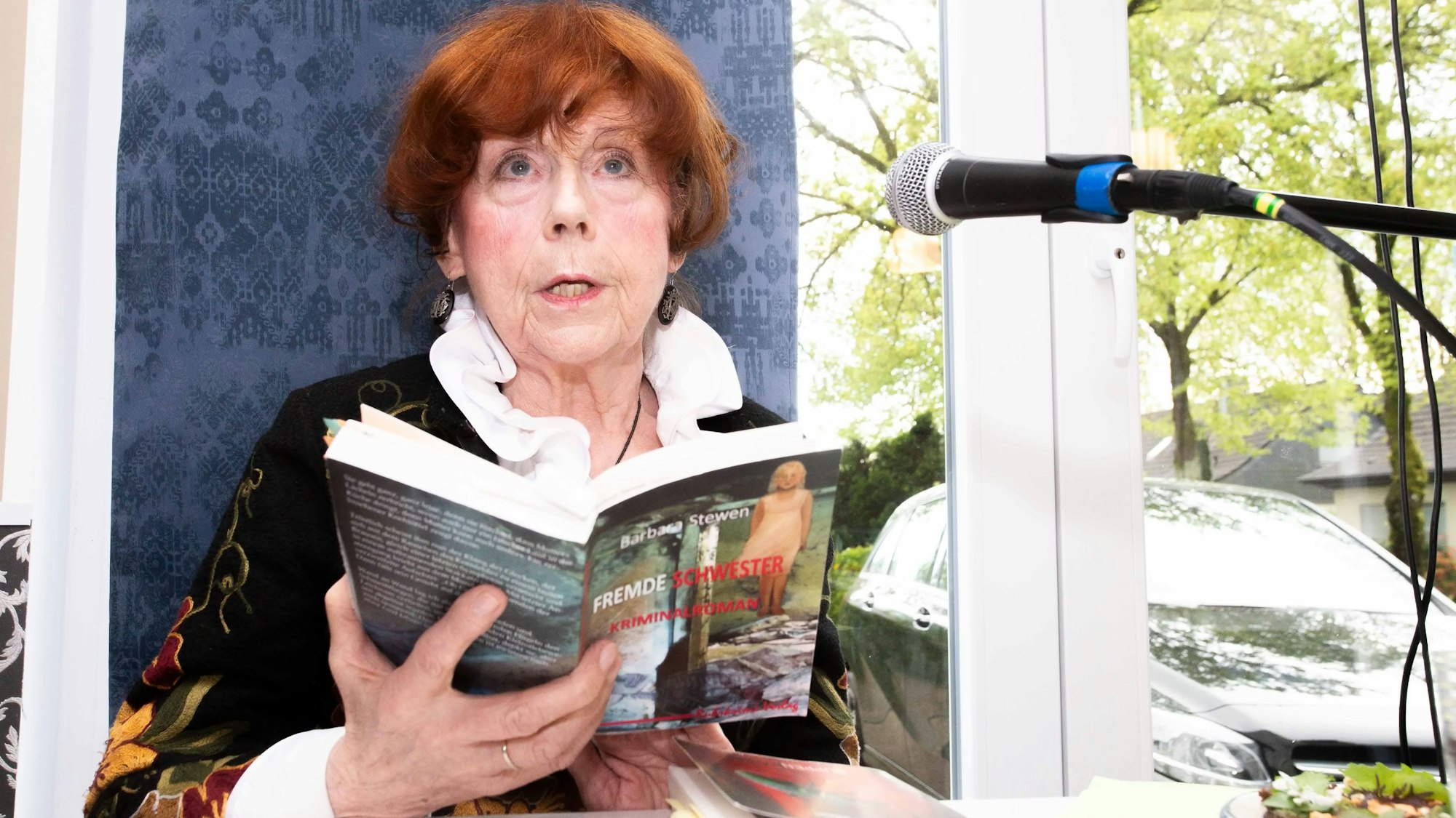Barbara Stewen während der Lesung in Thier.