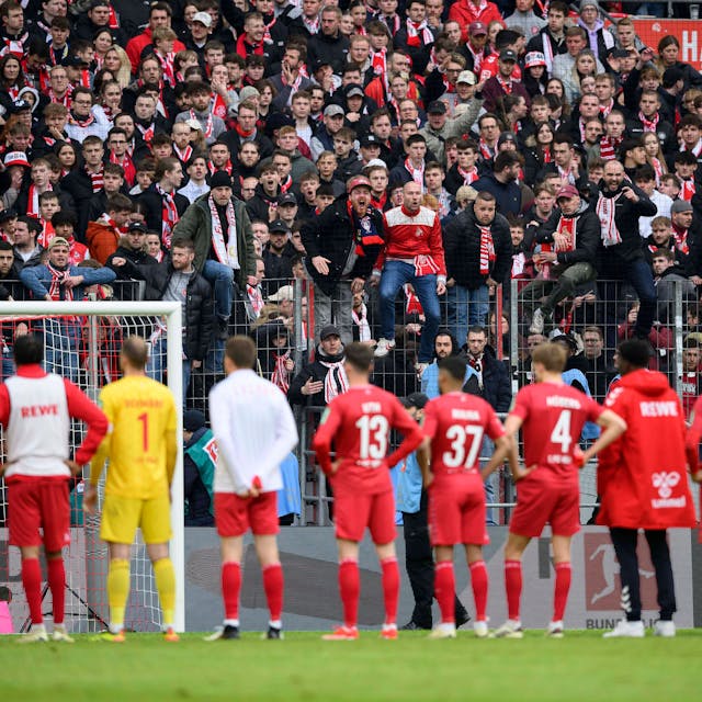 Der Zorn der FC-Fans richtete sich am Samstag erstmals auch deutlich gegen die eigenen Mannschaft.
