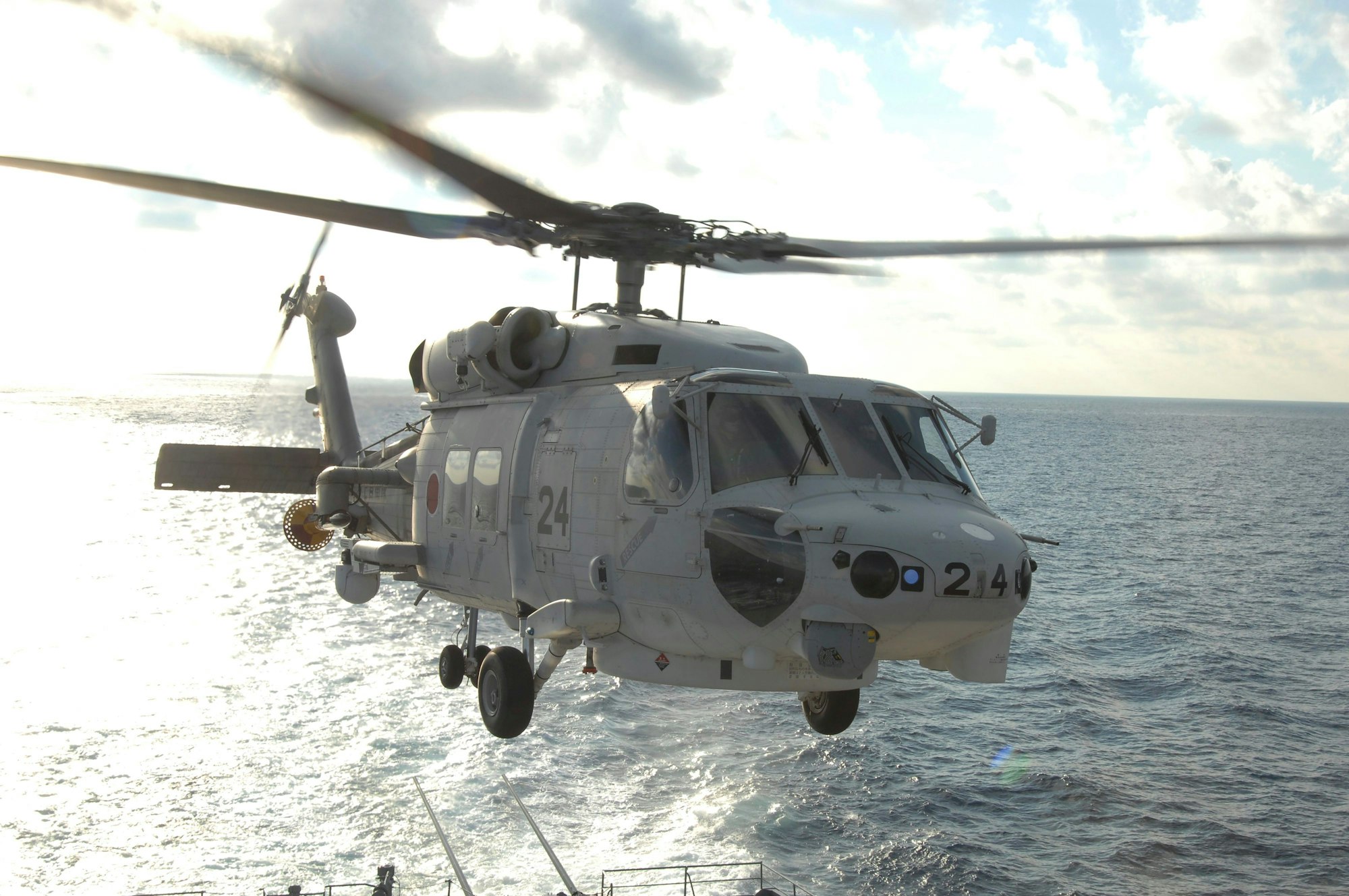 Dieses undatierte Bild, das von der offiziellen Website der Japan Maritime Self-Defense Force veröffentlicht wurde, zeigt einen SH-60K Hubschrauber.