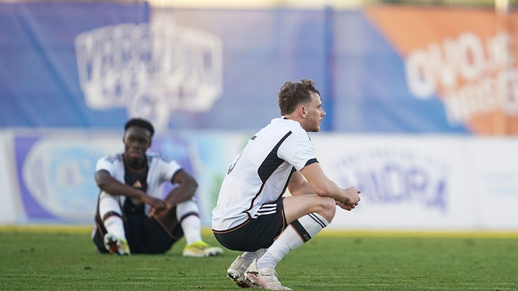 Deutsche U19-Nationalspieler nach einer Niederlage gegen Kroatien im März 2019: Aktuell bringt der DFB zu wenige Top-Talente hervor.&nbsp;