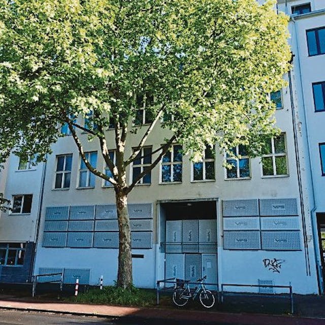 Fassade des leerstehenden Gebäudes an der Aachener Straße 443 (Archivbild). Foto von Susanne Esch