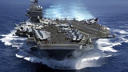 Einer der größten US-amerikanischen Flugzeugträger, die USS Carl Vinson (CVN 70) ist am 15.03.2005 auf hoher See unterwegs.