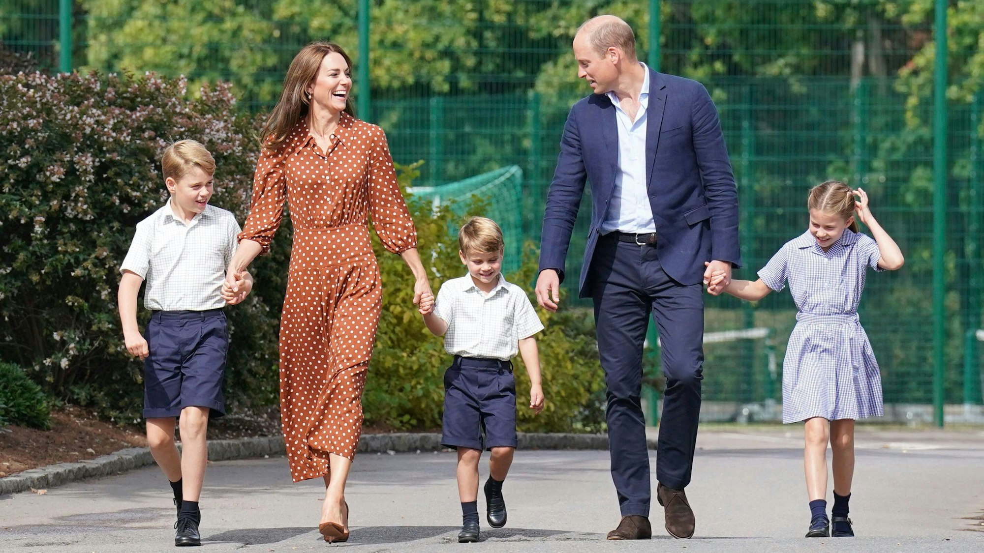 Prinz George, Prinzessin Kate, Prinz Louis, Prinz William und Prinzessin Charlotte im September 2022 bei der Einschulung in der Lambrook School in der Nähe von Ascot, England.