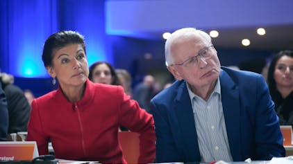 Die BSW-Vorsitzende Sahra Wagenknecht zusammen mit ihrem Ehemann Oskar Lafontaine. Der ehemalige SPD-Politiker hat in einem Interview russische Propaganda wiedergekäut. (Archivbild)