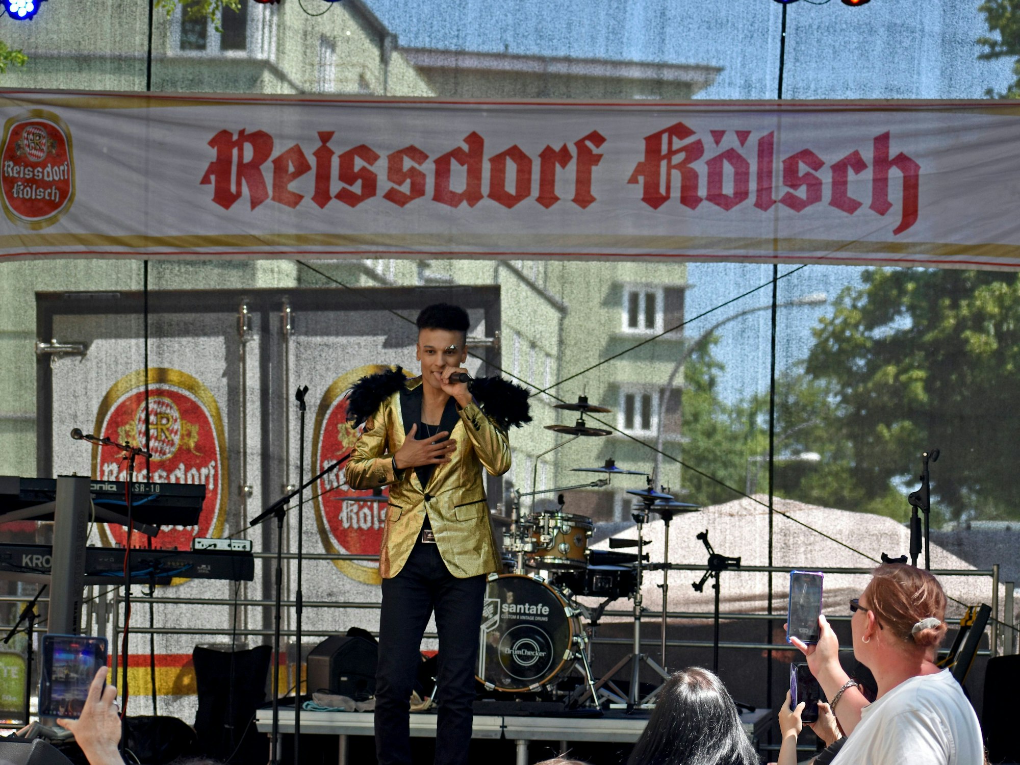 Prince Damien performt in Köln-Zollstock 2023 beim Stadtteilfest
