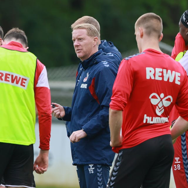 Timo Schultz, Trainer des 1. FC Köln, hielt am Dienstag eine längere Ansprache.