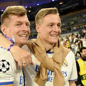 DFB-Rückkehrer Toni Kroos (l.) mit seinem Bruder Felix.