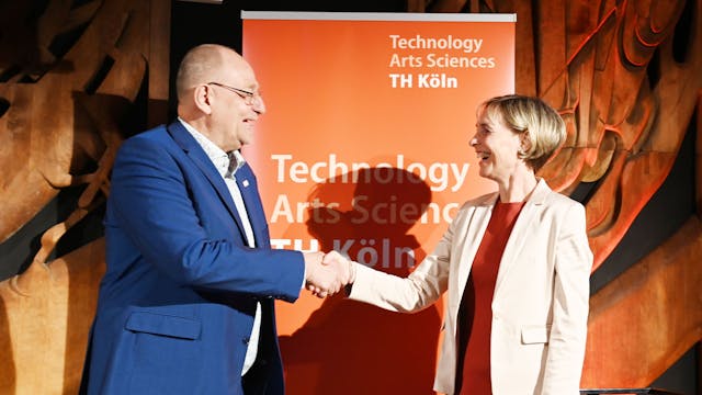 Prof. Dr. Stefan Herzig (li.), Präsident der TH Köln der TH Köln, übergibt das Amt an Prof. Dr. Sylvia Heuchemer.