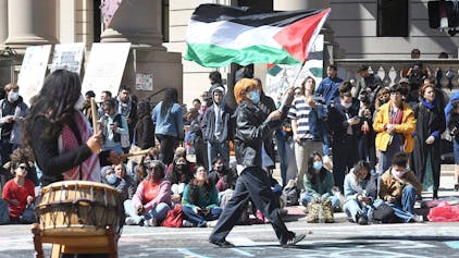 New Haven: Mehrere hundert Studenten und pro-palästinensische Unterstützer versammeln sich auf dem Campus der Yale University. Immer wieder kommt es auch zu antisemitischen Vorfällen an den US-Unis.