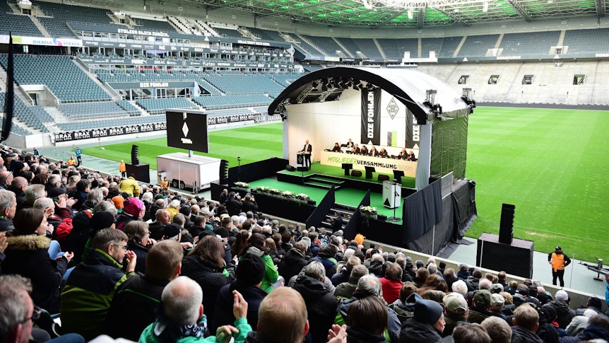 Die Bühne bei der Borussia-Mitgliederversammlung.