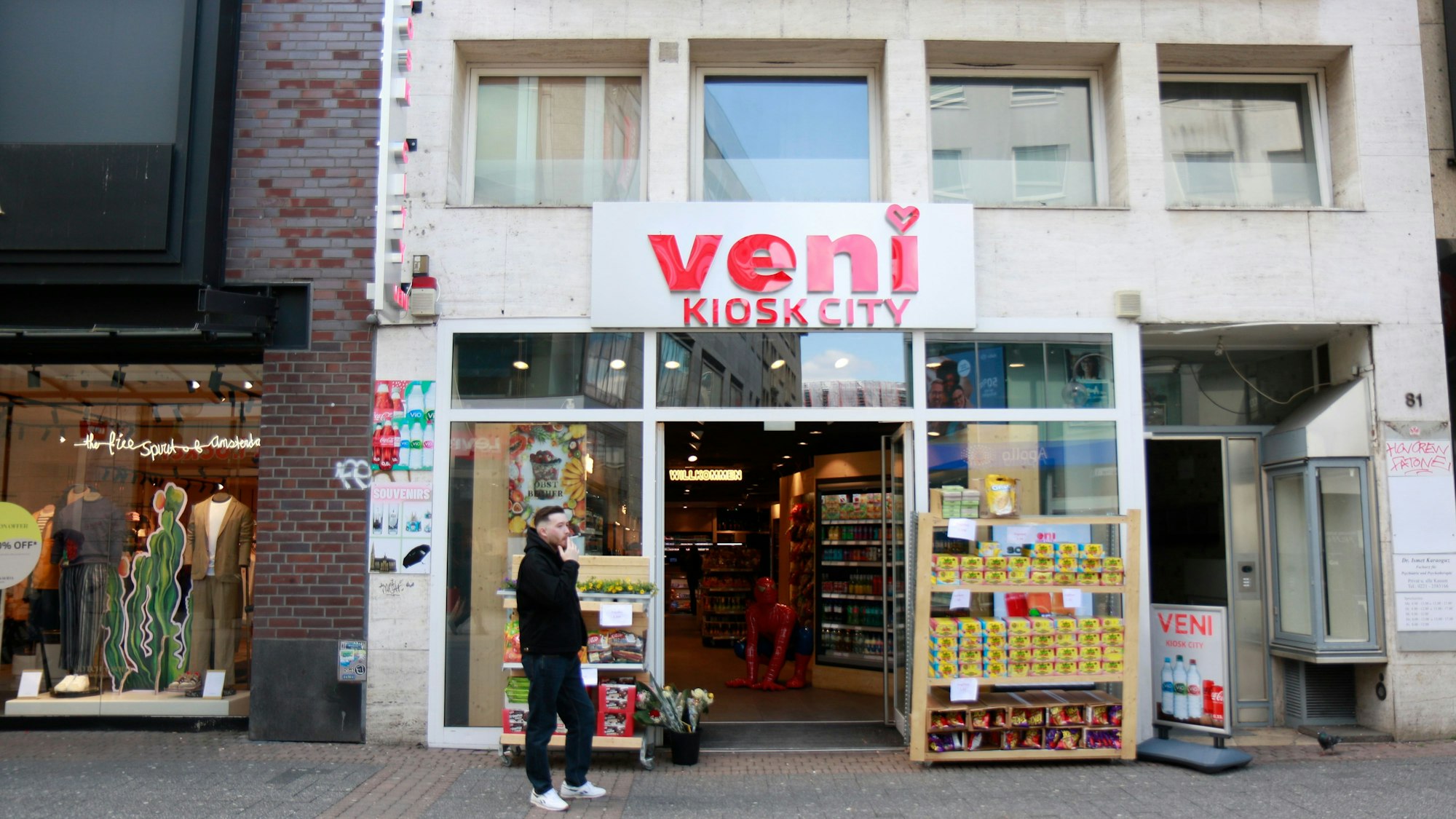 Fassade des Kiosks Veni auf der Schildergasse