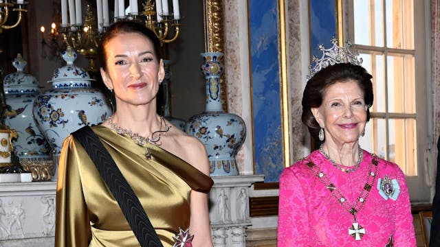 Die finnische First Lady Suzanne Innes-Stubb neben Königin Silvia von Schweden vor dem Galadinner im Stockholmer Schloss.